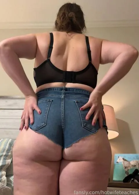 @hotwifeteaches