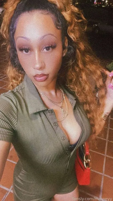 @Hunneyy