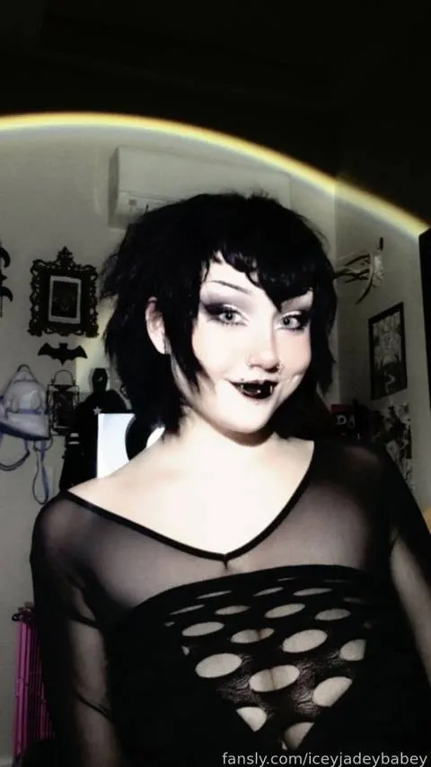@iceyjadeybabey