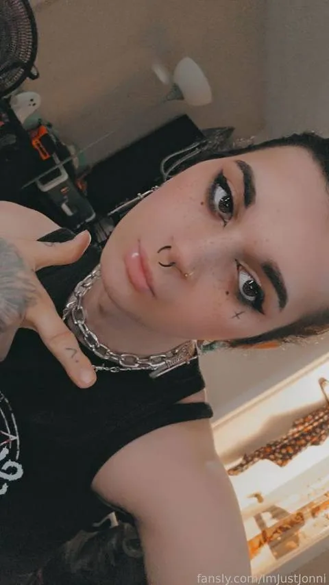 @ImJustJonni