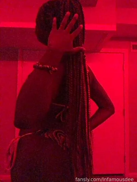 @Infamousdee_