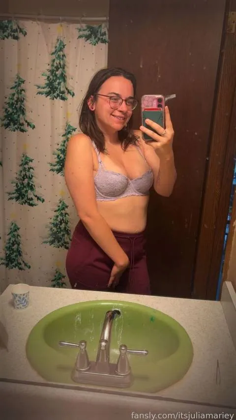 @itsjuliamariey