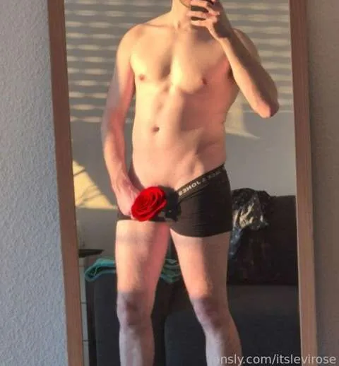 @itslevirose