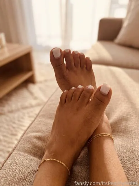 @ItsPeachySoles