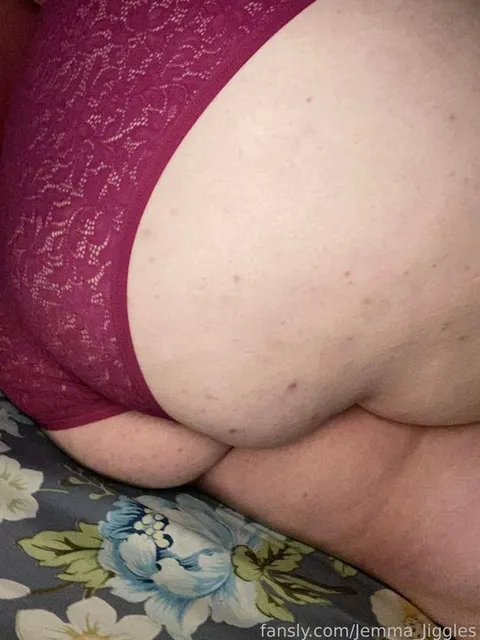 @Jemma_Jiggles