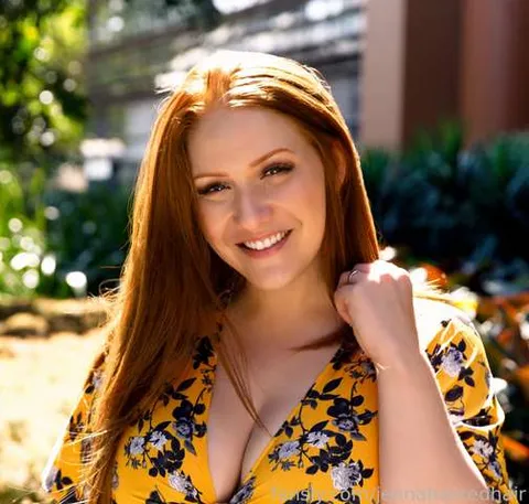 @jennahasredhair