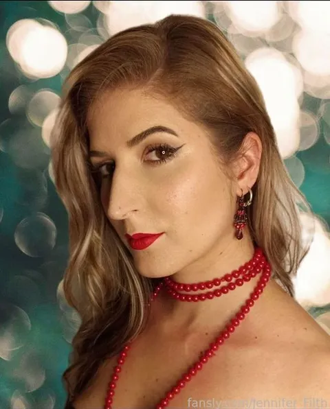 @Jennifer_Filth