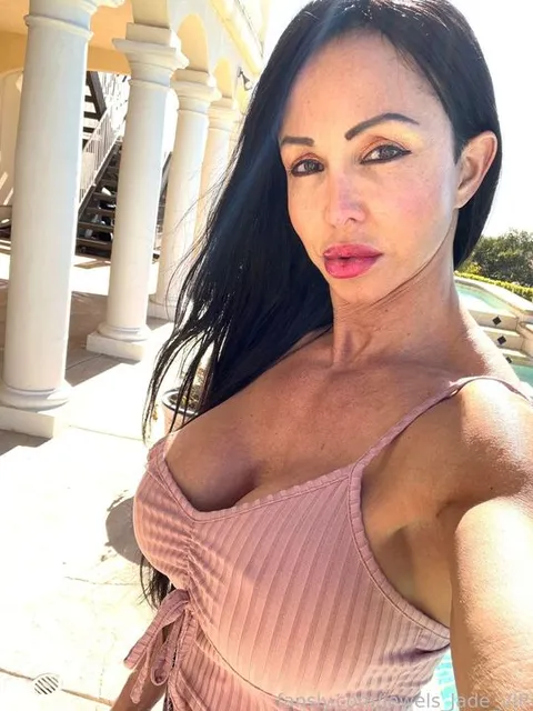 @Jewels_Jade_VIP