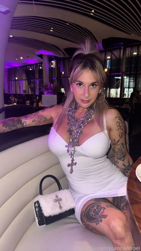@JoannaAngel