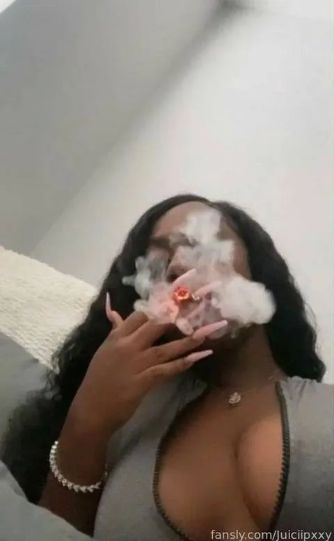 @Juiciipxxy