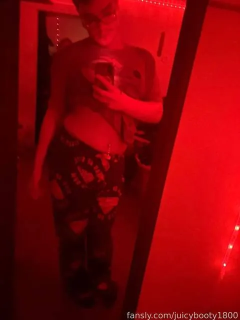 @juicybooty1800