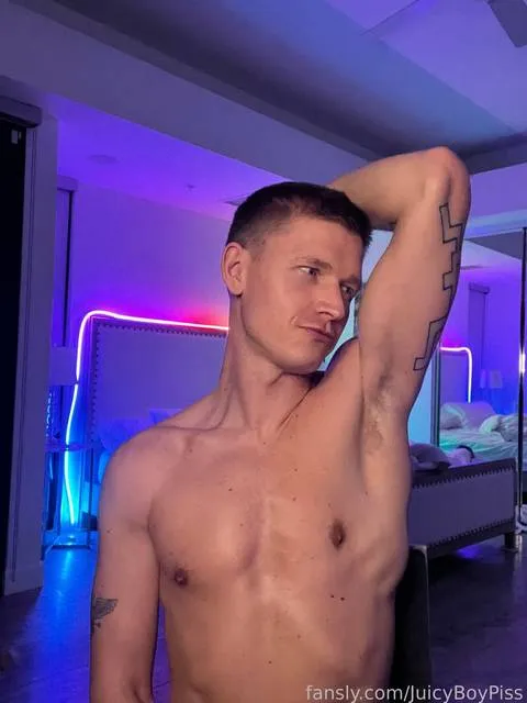 @JuicyBoyPiss