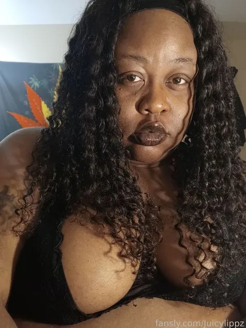 @Juicylippz
