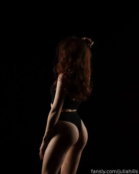 @juliahills