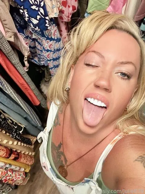 @JulieB79