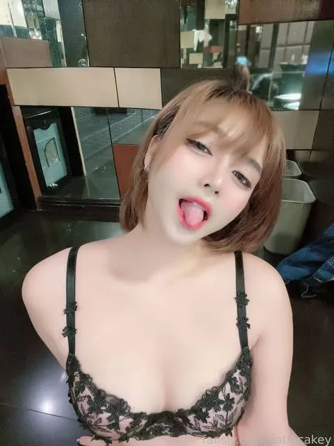 @Katiecakey