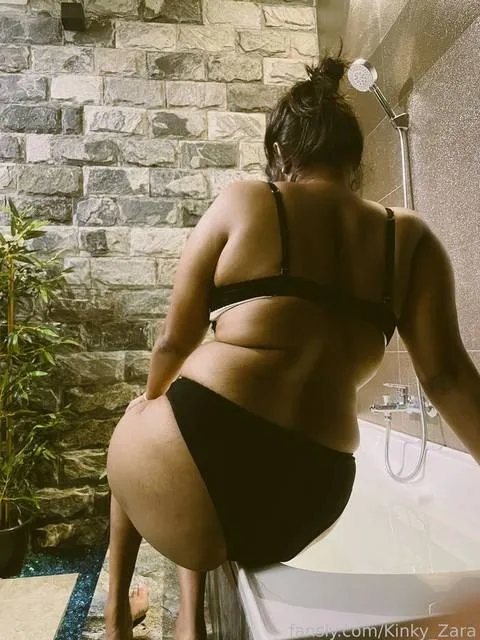 @Kinky_Zara