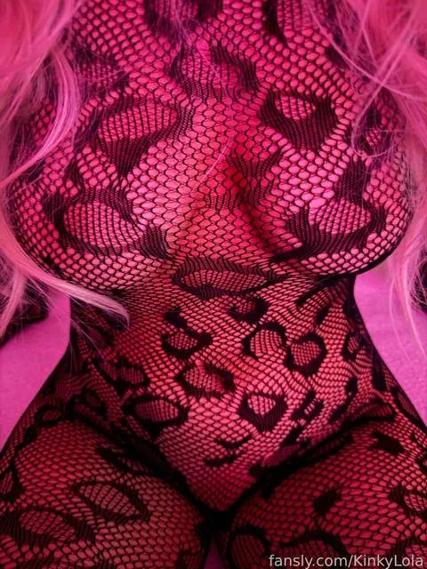 @KinkyLola