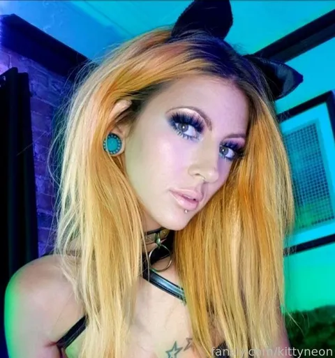@kittyneon