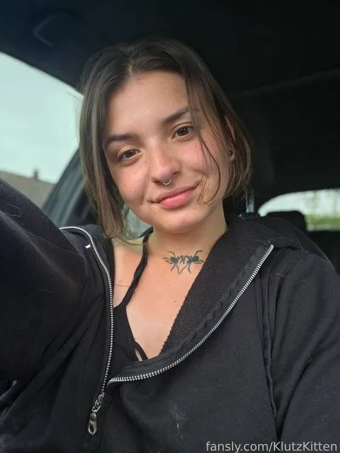 @KlutzKitten