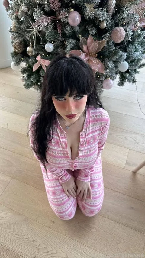 @laararose