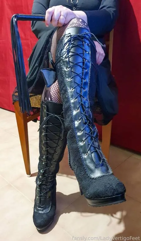@LadyVertigoFeet