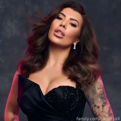@LaranyaX