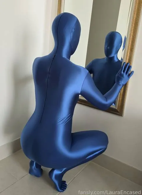 @LauraEncased