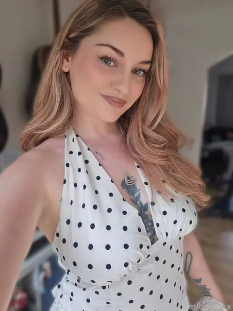 @Laurakx