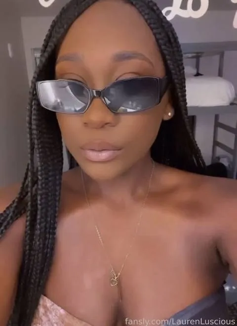 @LaurenLuscious