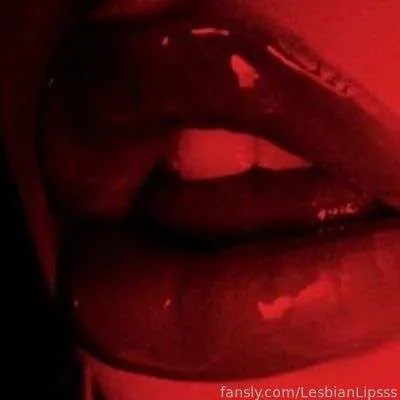 @LesbianLipsss