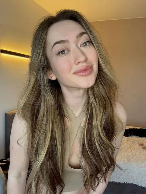 @lesleykey