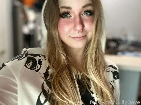 @LillyDove