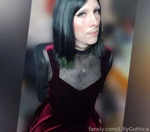 @LillyGothica
