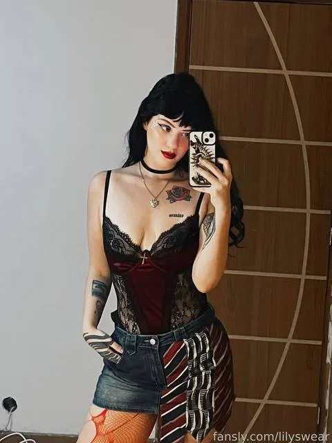 @lilyswear