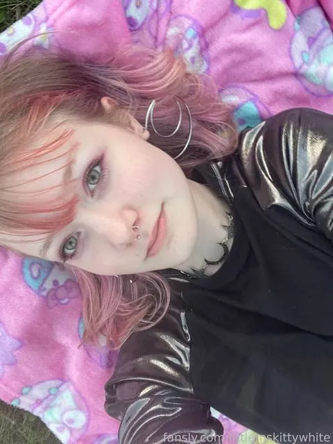 @littlemskittywhite