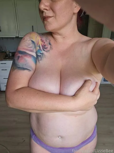 @LizzieBee