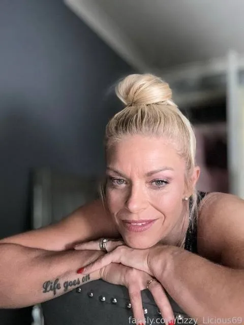 @Lizzy_Licious69