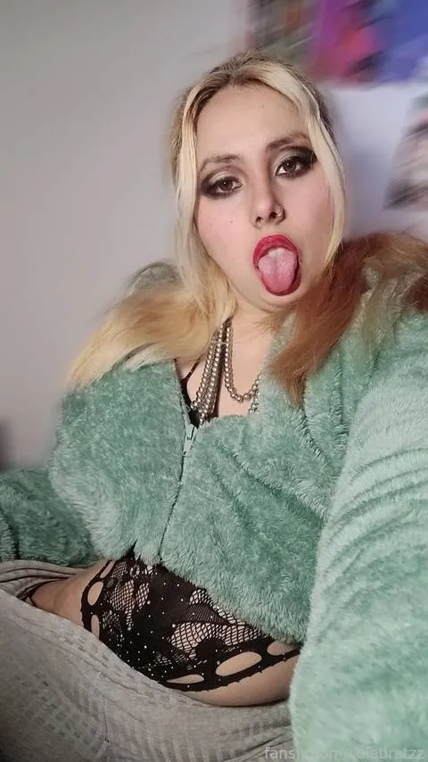 @Lolabratzz