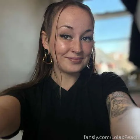 @LolaxPeach