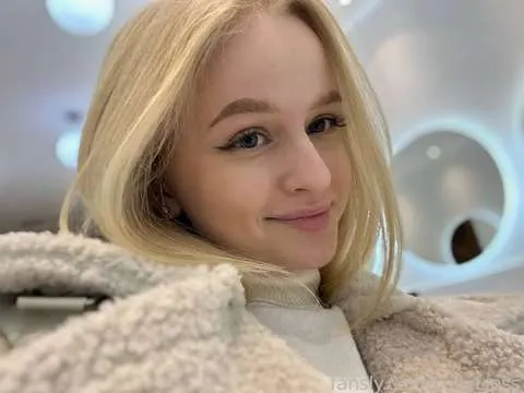 @LollyLipss