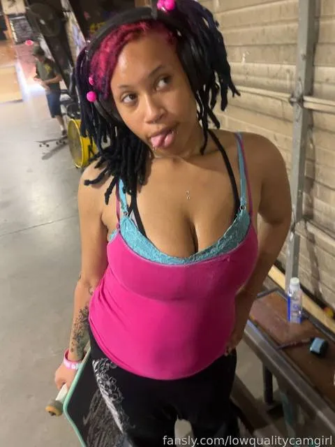 @lowqualitycamgirl
