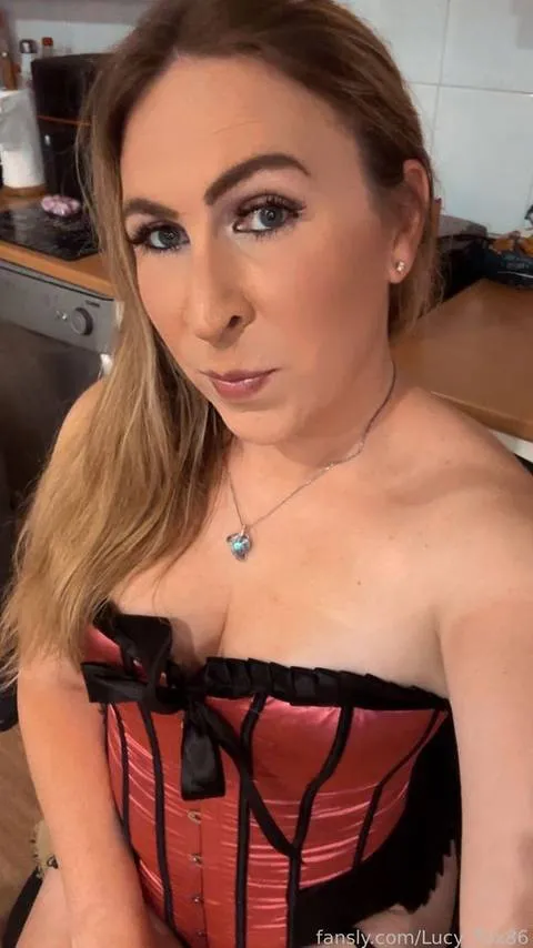 @Lucy_Fox86