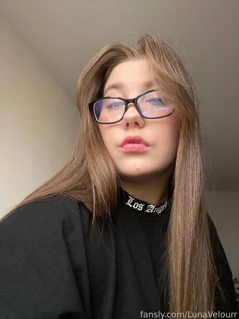@LunaVelourr