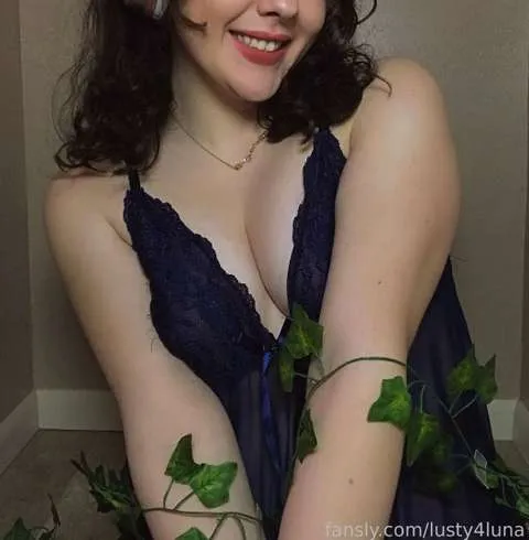 @lusty4luna