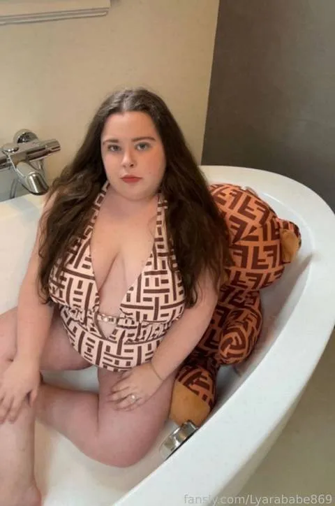 @Lyarababe869