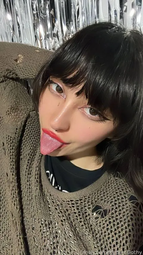 @MadamGothy