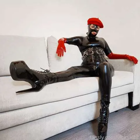 @maskedvictoria