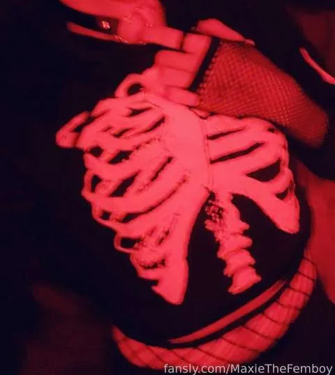 @MaxieTheFemboy