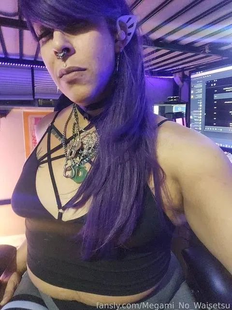@Megami_No_Waisetsu